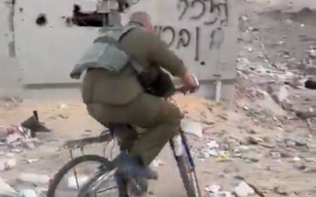 عسكري إسرائيلي: الجيش نهب وأحرق منازل بغزة وأعدم أسرى 