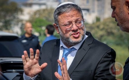 خلال اقتحامه أحد معتقلات الاحتلال: المتطرف بن غفير يهدد بإعدام معتقلين 