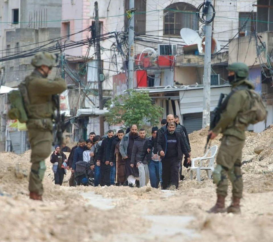 الاحتلال يطالب سكان مخيم نور شمس بإخلائه فورا وسط تصعيد ميداني