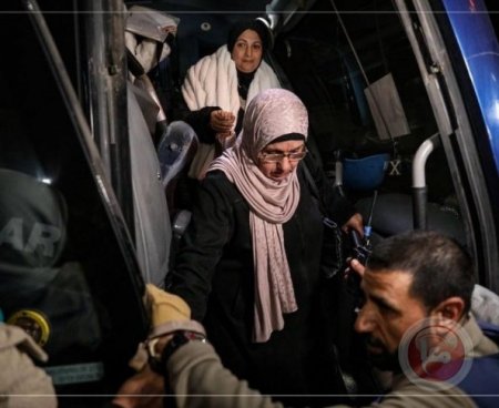 استئناف العمل بمعبر رفح و وصول اول دفعة عائدين بعد رحلة عذاب