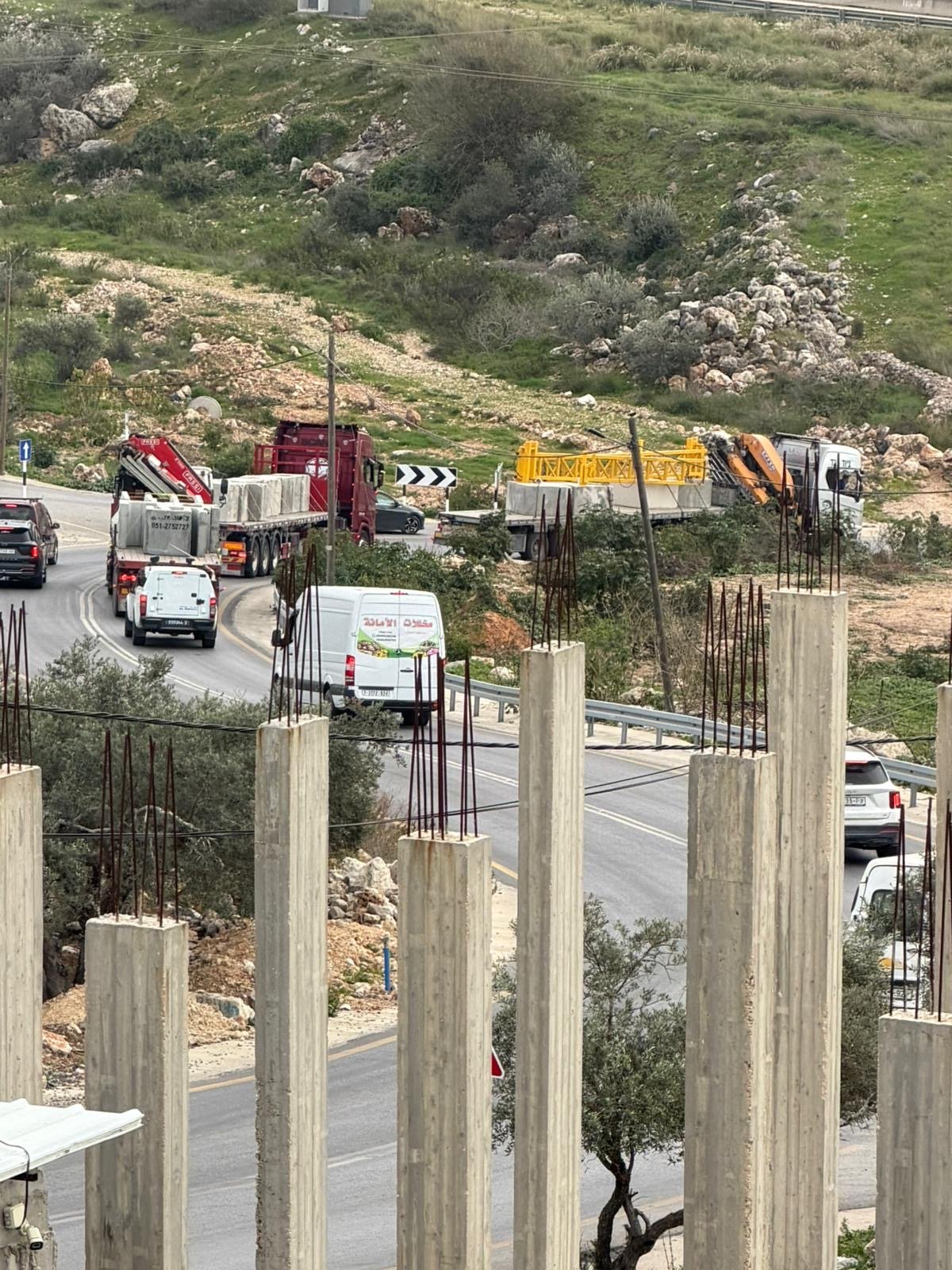 الاحتلال ينصب بوابة حديدية قرب جسر الزاوية غرب سلفيت