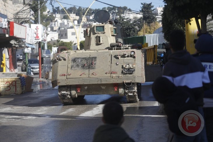 الاحتلال يجدد اقتحام بلدة يعبد جنوب جنين ويحتجز شبانا ويغلق محال تجارية