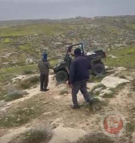 إصابة سيدة واعتقال شاب خلال اعتداء جديد للمستوطنين في خربة التبان بمسافر يطا