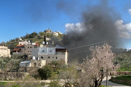 إصابات وإحراق مخزن ومركبة في هجوم للمستعمرين على جالود جنوب نابلس