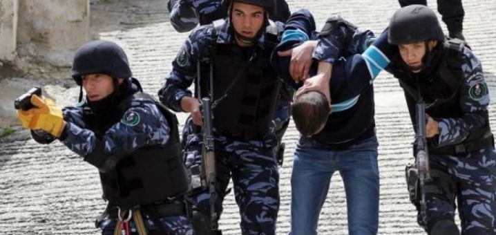 شرطة أريحا تقبض على زوجين متهمين بعشرات قضايا النصب