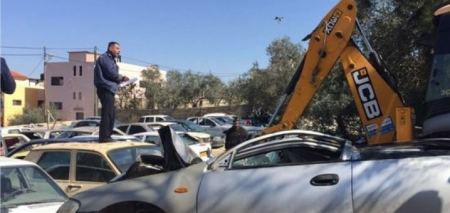 شرطة طولكرم تتلف 80 مركبة غير قانونية وتحيل عددا من سائقيها للنيابة العامة