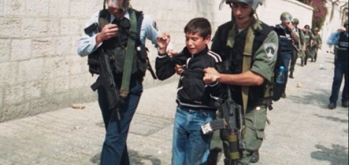 شهادات لأسرى وقاصرين تعرضوا للتنكيل في معتقل عوفر