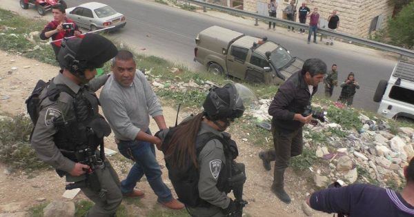 صور/ يوم عنيف للأرض في الخليل