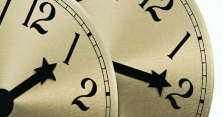 لا تنسوا تغيير ساعاتكم عند منتصف الليله