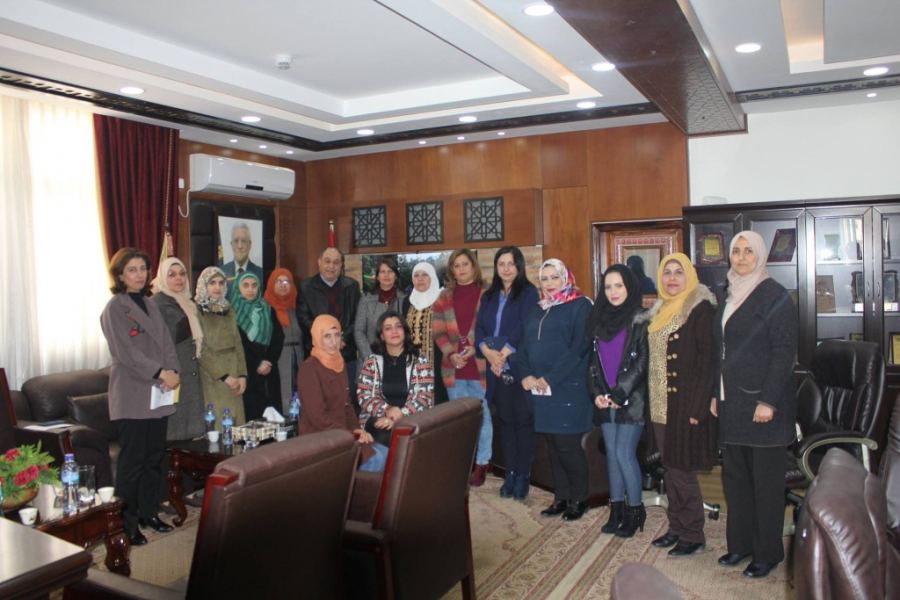 المحافظ رمضان يكرم الموظفات في محافظة جنين بمناسبة الثامن من آذار يوم المرأة العالمي