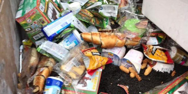 اتلاف مواد غذائية منتهية الصلاحية في نابلس