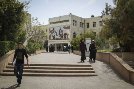 التربية: لن نعترف بشهادات جامعة القدس ( أبو ديس ) في دورا والزبابدة