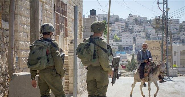 الاحتلال يعتقل 23 فلسطينيا