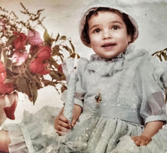 صور| خمنوا أي نجمة أصبحت هذه الطفلة!