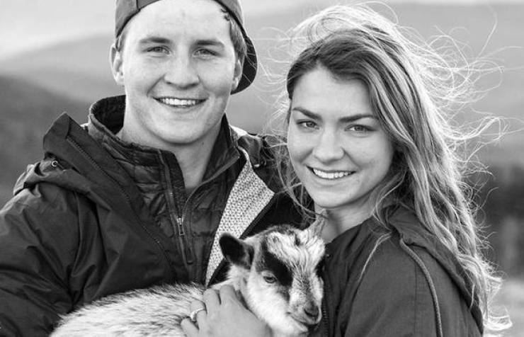 عرض خيالي.. قدم لها ماعز كهدية لكن ما كُتب على عنقها غير حياتهما 