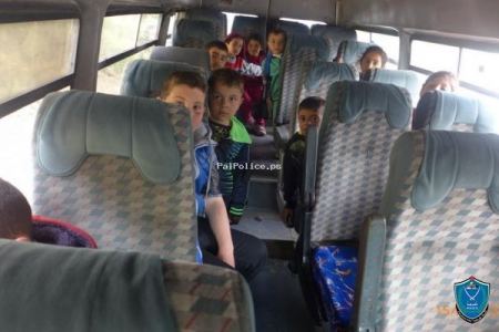 الشرطة تضبط مركبة بحمولة زائدة واخرى غير قانوية لنقل رياض الاطفال في جنين