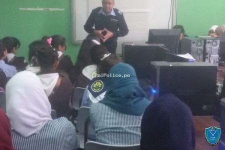 الشرطة تنظم محاضرة لأمهات وطالبات مدرسة خولة بنت الازور في جنين