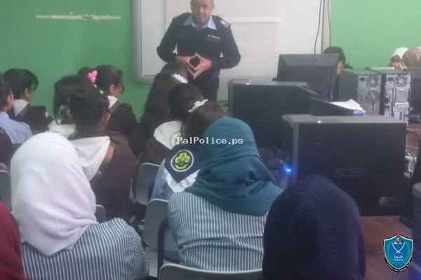 الشرطة تنظم محاضرة لأمهات وطالبات مدرسة خولة بنت الازور في جنين