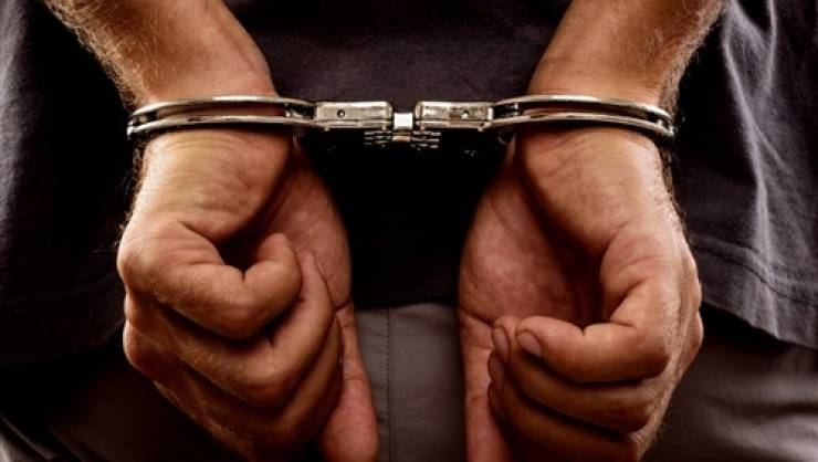 اعتقال لص سرق 10 آلاف شيقل من منزل بالخليل