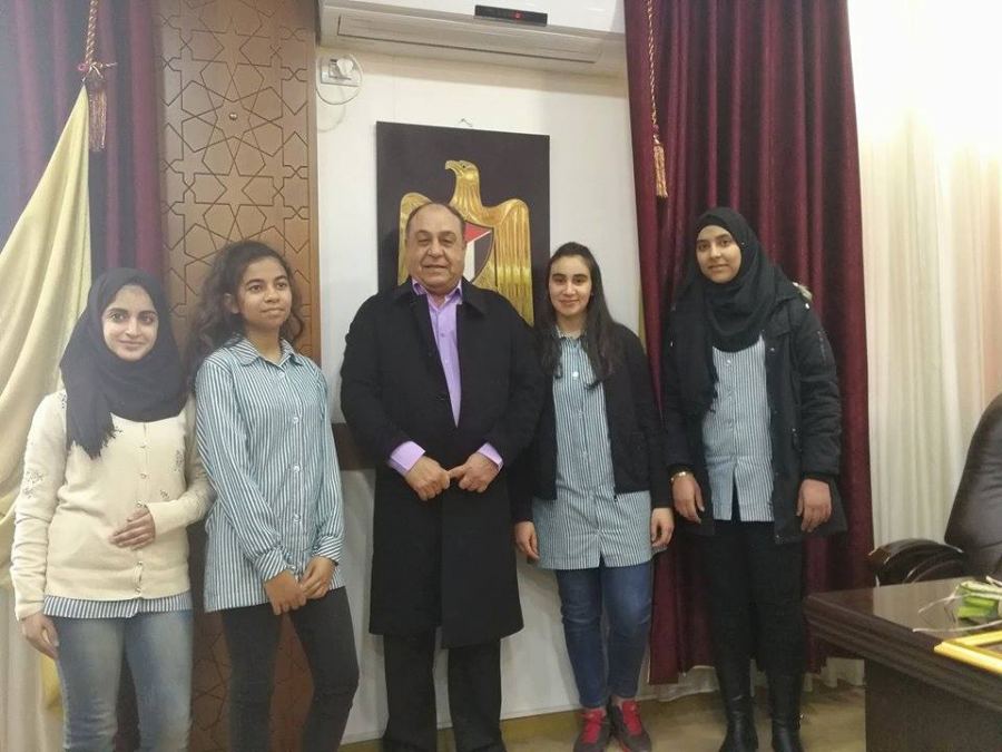  المحافظ رمضان يطلع على مبادرة حافلتنا الآمنة لطالبات مدرسة بنات برهان الدين العبوشي