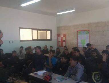 الشرطة تنظم محاضرة حول السلامة المرورية في مدرسة ذكور الشهداء الثانوية في جنين