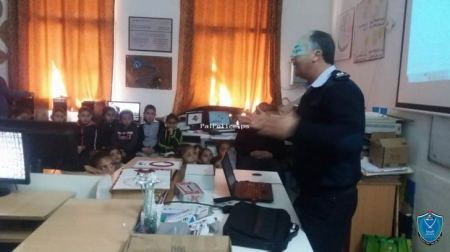 الشرطة تنظم خمسة محاضرات حول السلامة المرورية وآفة المخدرات في جنين