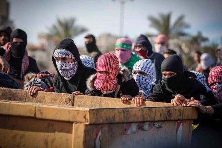  14 إصابة بمواجهات عنيفة مع الاحتلال على المدخل الشمالي للبيرة