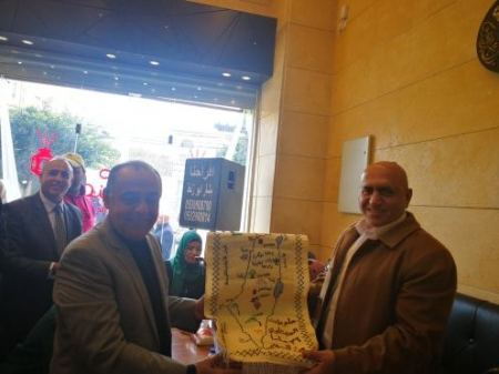 المحافظ الرجوب يهنأ حلويات عنبتاوي بمناسبة مرور 36 عاما على تأسيسها وحلول يوم المرأة العالمي