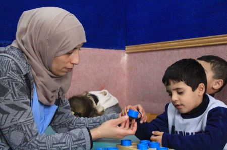 ومركز العودة يطلقان برنامج "الهدهد للتعليم الذكي" في فلسطين