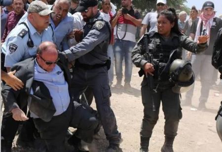 الاحتلال يبعد وزير شؤون القدس عن 'الأقصى' حتى الأحد المقبل