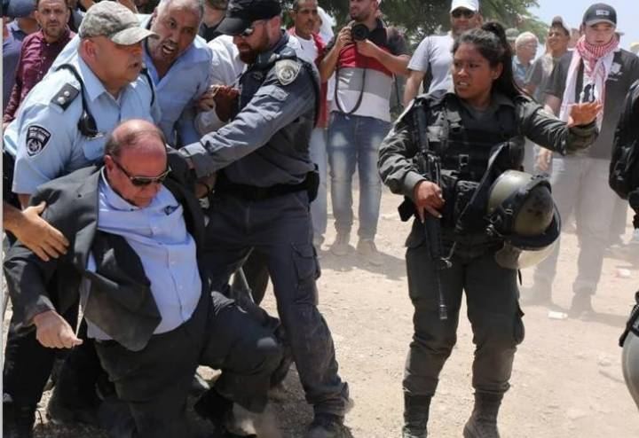 الاحتلال يبعد وزير شؤون القدس عن 'الأقصى' حتى الأحد المقبل