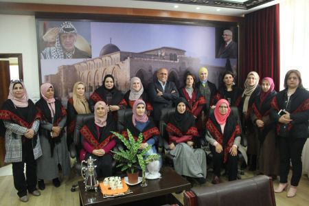  بمناسبة الثامن من اذار يوم المرأة العالمي محافظ جنين يكرم الموظفات في المحافظة