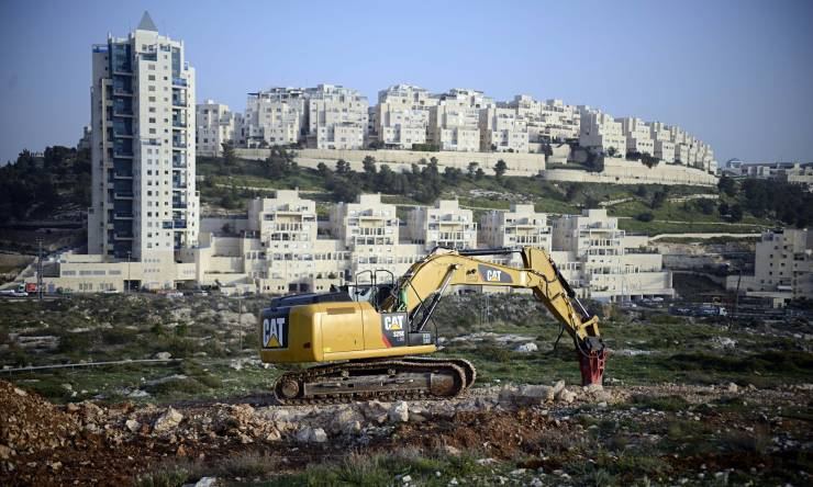 هكذا يتم سرقة الأراضي الفلسطينية لأغراض الاستيطان بالضفة