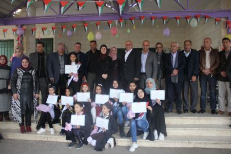  محافظ جنين يكرم أوائل الطالبات المتفوقات في مدرسة بنات الصداقة الفلسطينية التركية الثانوية