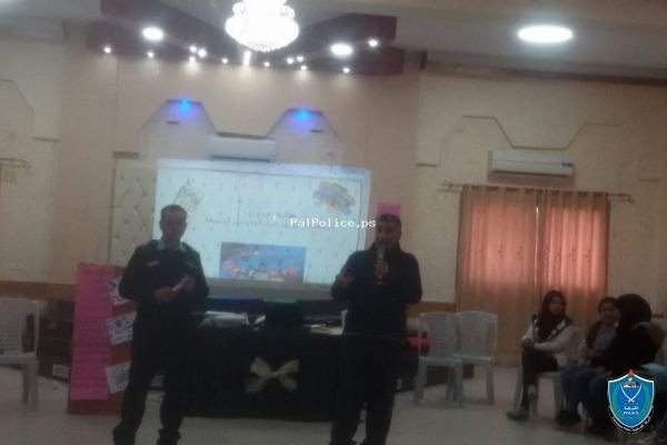 الشرطة تنظم ورشة عمل حول مخاطر الإنترنت على الأحداث في جنين