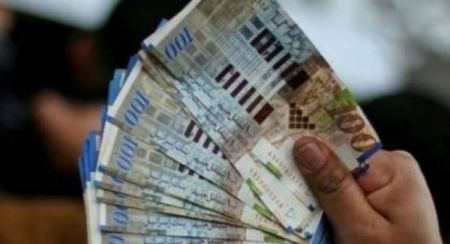 المالية: 50% من الراتب اليوم في البنوك