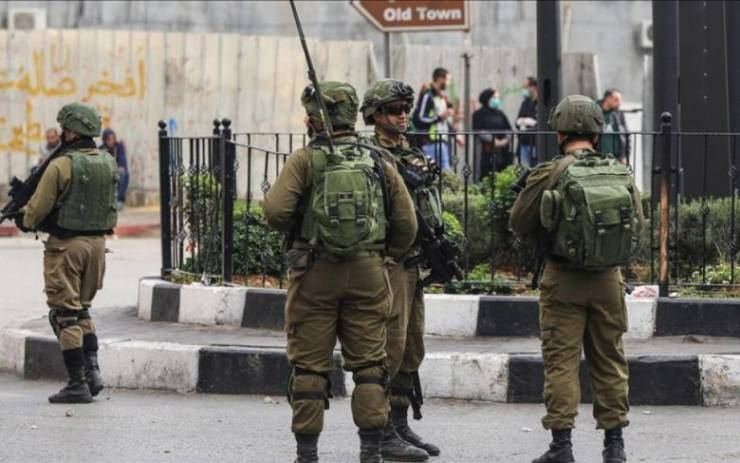  الاحتلال يفجر محلات تجارية بحثاً عن منفذ عملية 'أرئيل'