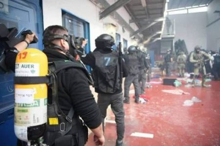 هيئة الأسرى: وحدات القمع تقتحم عدة سجون