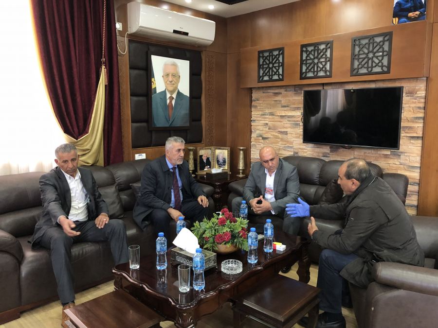 الرجوب و الصالح يجتمعان برئيس بلدية برطعة للاطمئنان على تطبيق اجراءات السلامة العامة