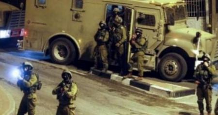 الاحتلال يعتقل 3 مواطنين ويُسلم آخراً بلاغ استدعاء