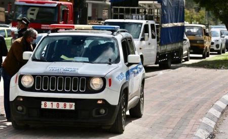 ممتلئتين بالركاب ..الشرطة تضبط حافلتين تنظمان رحل خارج نابلس