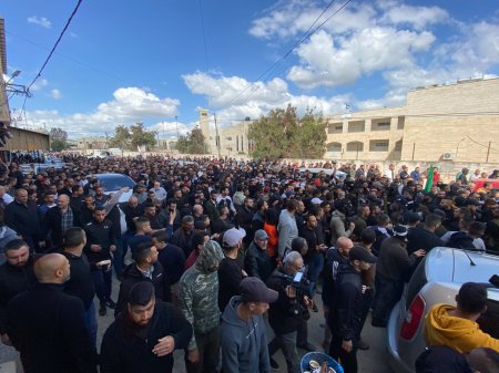 جماهير جنين تشيع جثامين الشهداء الذين ارتقوا في مجزرة الاحتلال أمس