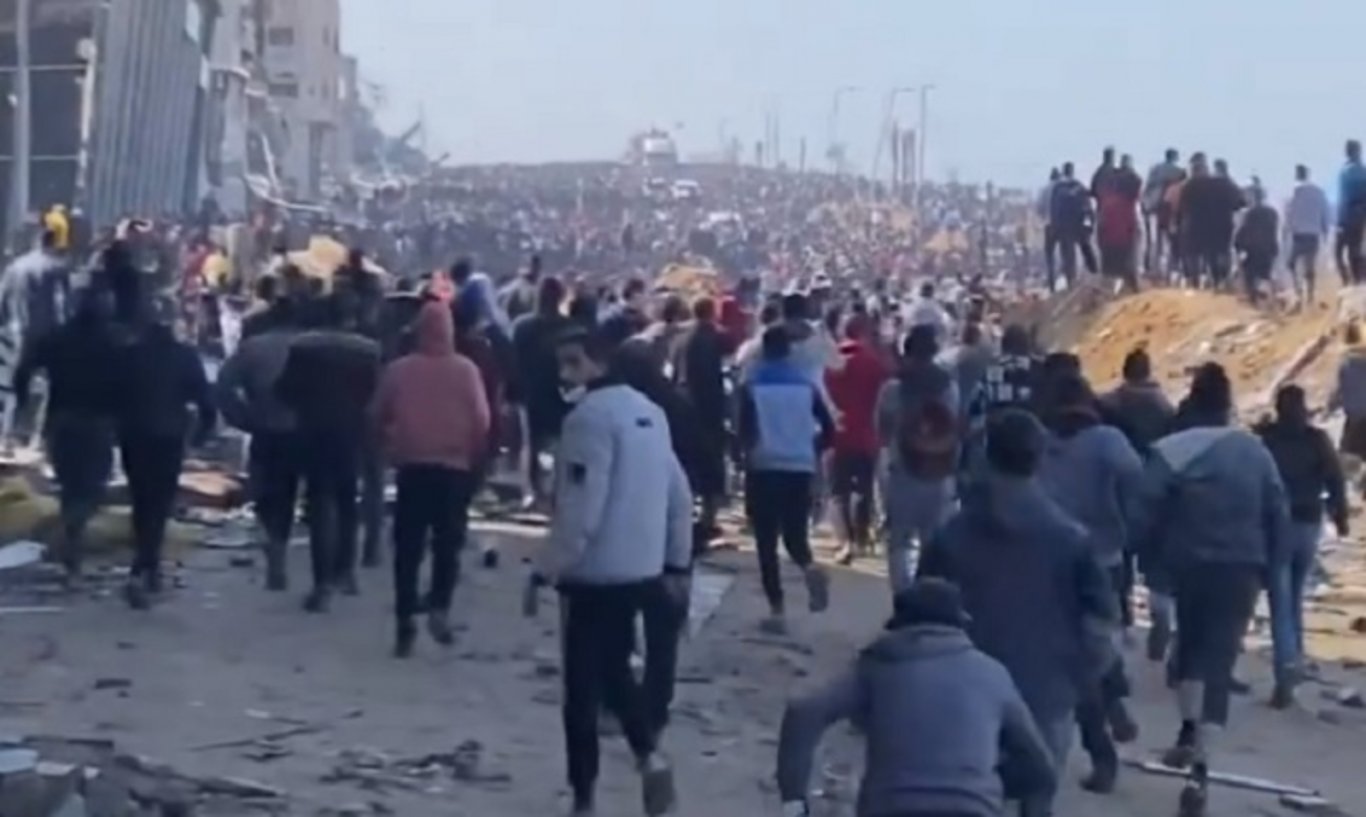 7 شهداء و20 مصابا في استهداف الاحتلال لمواطنين ينتظرون المساعدات عند مفترق الكويت بمدينة غزة 