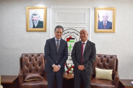 أبو هولي يلتقي السفير الاسباني لدى فلسطين ويبحث معه أوضاع المخيمات واللاجئين الفلسطينيين وأزمة الاونروا المالية