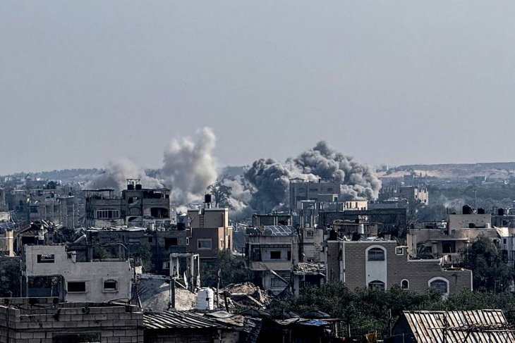 استشهاد صحفي وعائلته بقصف الاحتلال منزله في خان يونس