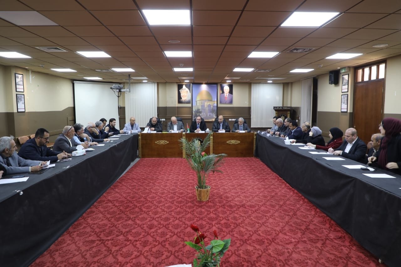 وفد وزاري يتفقد محافظة طولكرم ويطّلع على اوضاع النازحين واحتياجاتهم