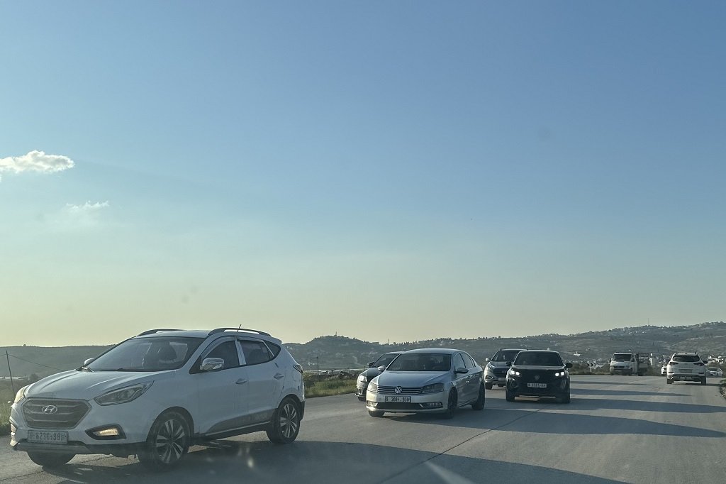 الاحتلال ينصب حاجزا عسكريا جنوب مدينة جنين