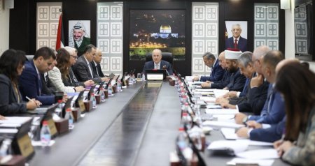 الحكومة تعتمد موازنة طوارئ 2026: تقشف مالي وتبني سياسة "صفر توظيف"