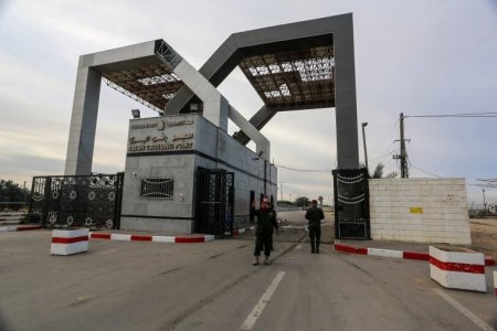 إسرائيل تعيد فتح معبر رفح جزئيا لسفر عشرات المرضى والجرحى