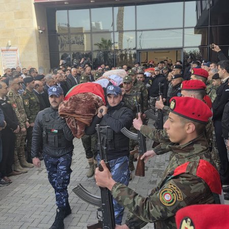 الشرطة والأجهزة الأمنية تشيع جثامين ثلاث شهيدات بجنازة عسكرية مهيبة في الخليل